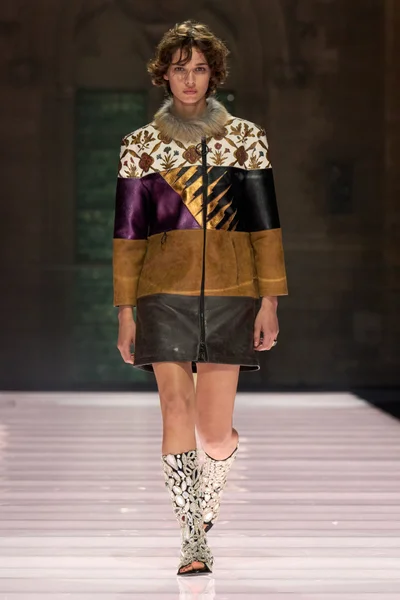 Look 19